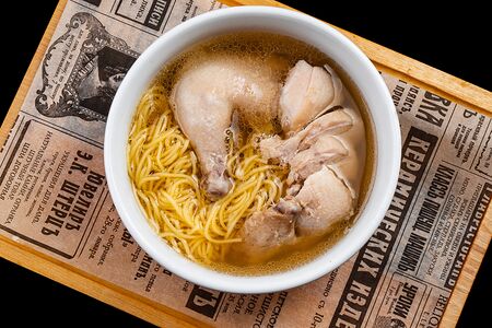 Бульон со второй половинoй цыпленка