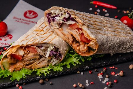 Шаварма с курицей в лаваше