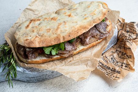 Сэндвич с брискетом