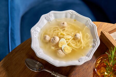 Куриная лапша с перепелиным яйцом