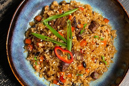 Жареный рис с говядиной