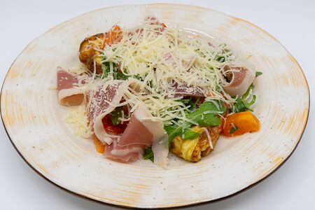 Омлет с пармским окороком