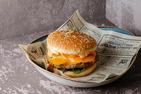 Фирменный бургер с брискетом