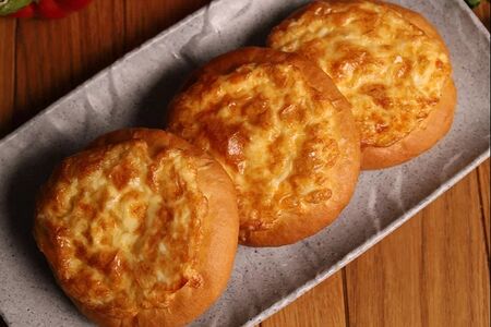 Ватрушка с сыром и яйцом