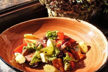 Острый салат с говядиной