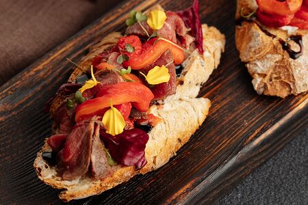 Брускетта с ростбифом