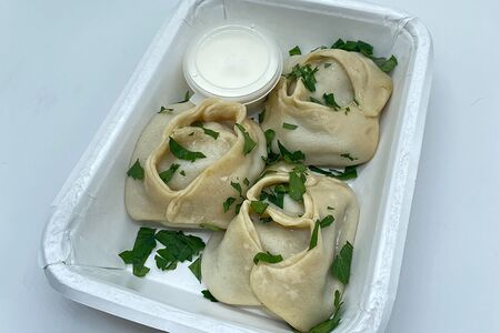 Манты со сметаной
