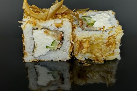 Ролл Бонито с угрем