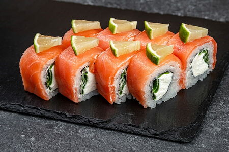 Филадельфия с подкопчённым лососем