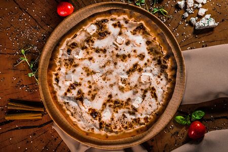 Пицца Сырная с травами и кедровым орехом