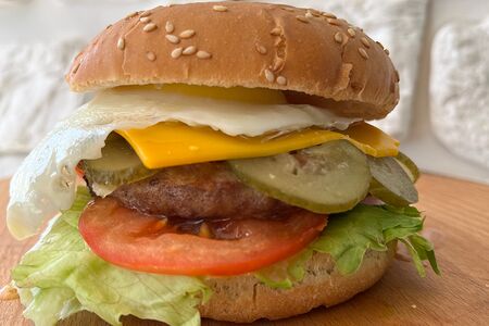 Бургер Бифштекс с яйцом