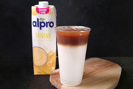 Айс латте с банановым молоком