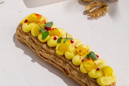 Эклер Манго-маракуйя