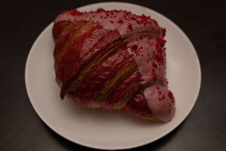 Круассан Малина крем-чиз