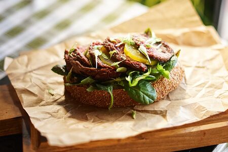 Брускетта с ростбифом 