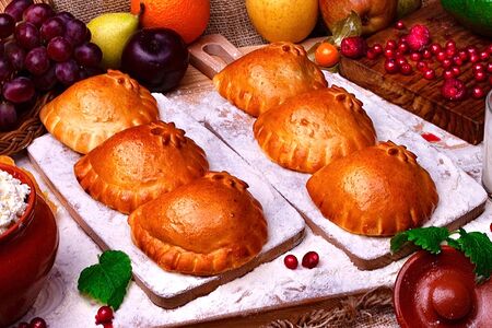 Пирожок с брусникой