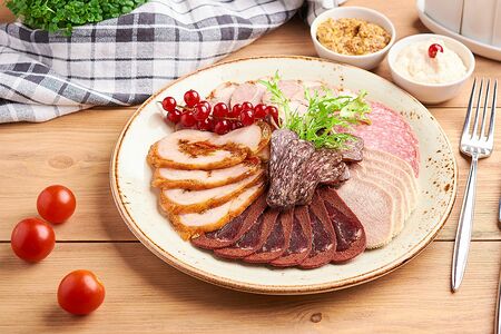 Ассорти мясных деликатесов