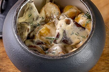 Рыжики с картофелем и сметаной