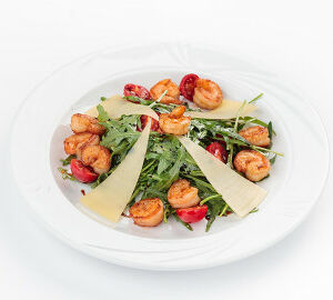 Салат с рукколой и креветками