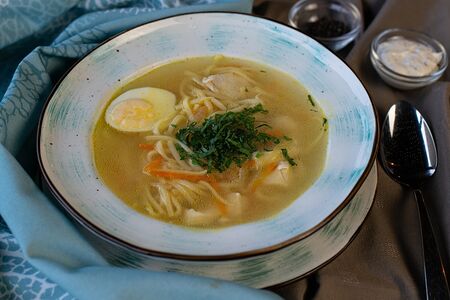 Суп-лапша с отварным яйцом
