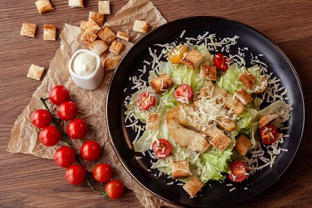 Салат Цезарь с цыплёнком гриль