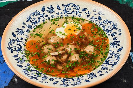 Куриный бульон с кнейдлах