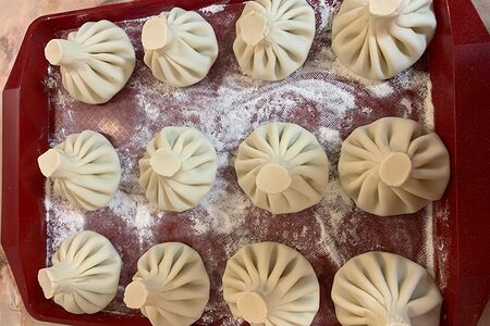 Хинкали ручной лепки со свининой и говядиной