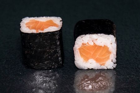 Ролл с лососем