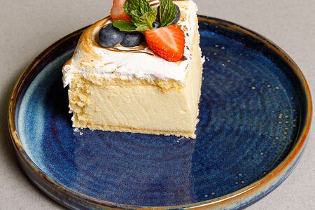 Десерт Манго-маракуйя