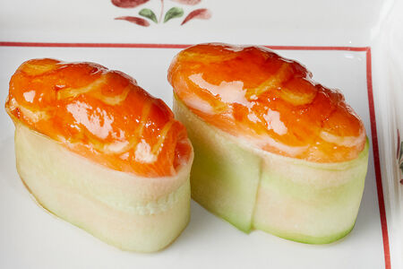 Суши Огурец, лосось, краб