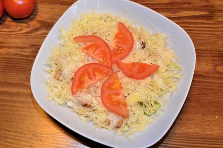 Салат Цезарь с курицей