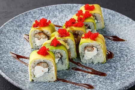 Сливочный ролл с угрем и авокадо