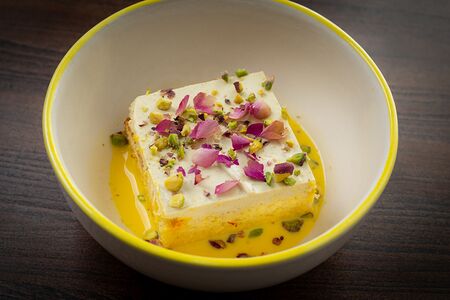 Шафрановый милк-кейк