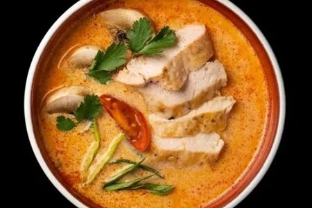 Суп Том ям с курицей и грибами