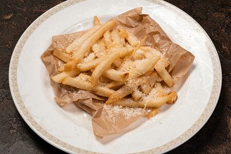 Картофель фри с сыром пармезан