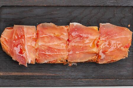 Хамон, сыр и томаты