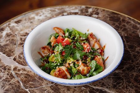 Салат с цыпленком на гриле