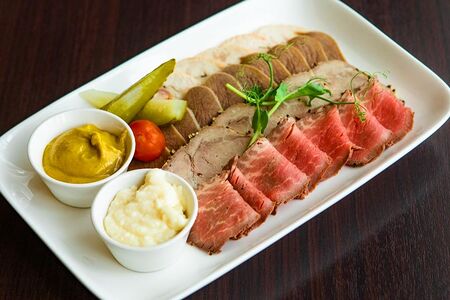 Мясная тарелка