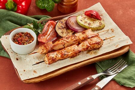 Шашлык из куриного филе с овощами