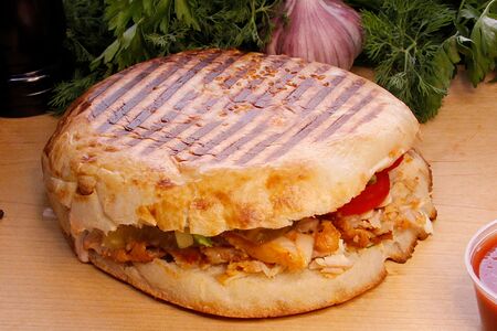 Шаурма в лепешке c курицей