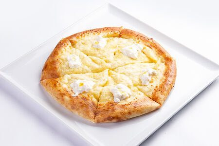 Хачапури с сыром страчателла