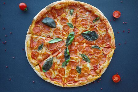 Большая пицца Пепперони