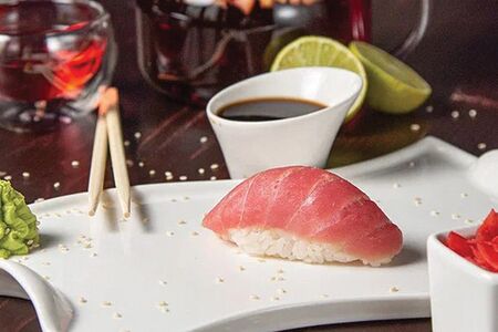 Суши с тунцом