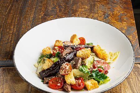 Тёплый салат с говядиной