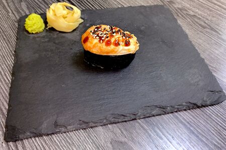 Гункан запечённый с курицей