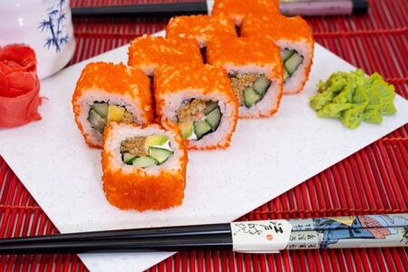 Ролл фирменный Калифорния с угрем