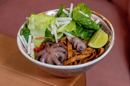 Вок с осьминогами