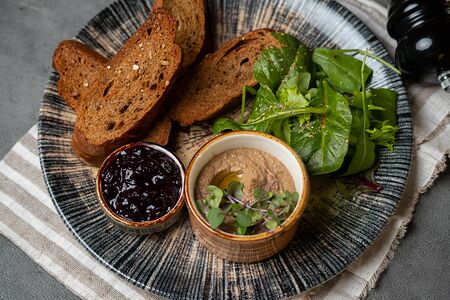 Паштет с гренками