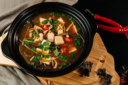 Кисло-острый суп со свининой и тофу