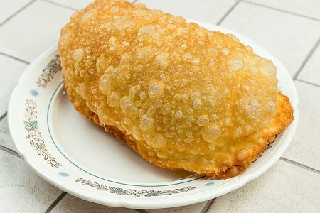 Чебурек со свининой и говядиной